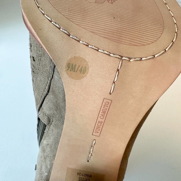 Vince Camuto Suede Laser Cut Perforated Block Heel Bootie Size 9 - Picture 10 of 10